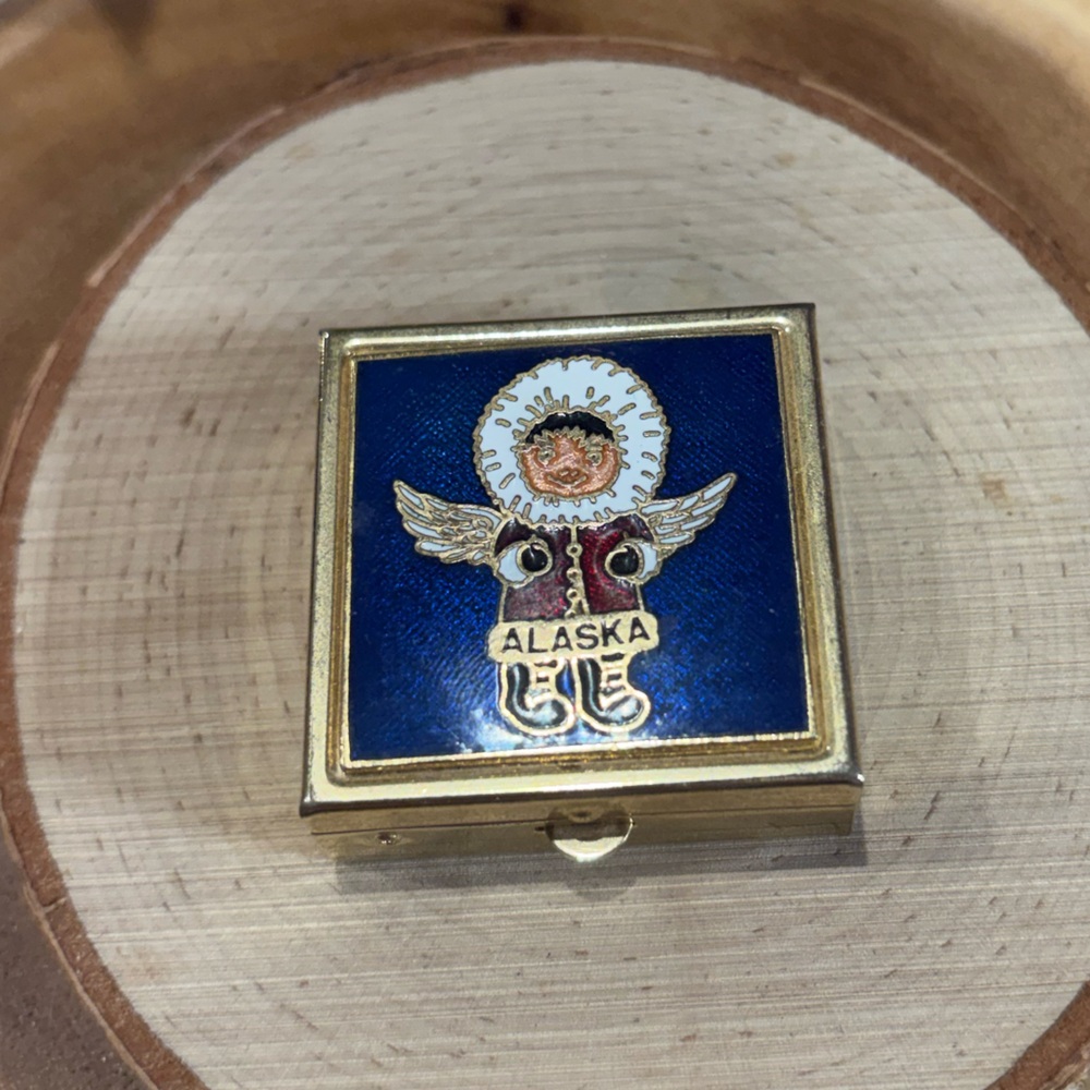 Alaska Souvenir Enamel Pill Box 💙